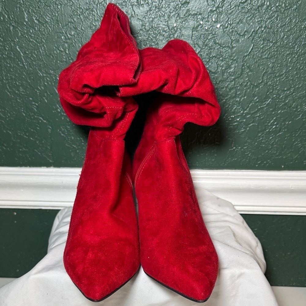 City Classified Red Faux Suede Slouch Boots Women's 7.5 - Picture 3 of 8